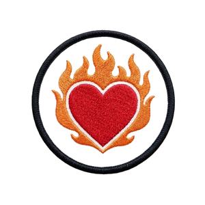 แผ่นปักลายรูปหัวใจเพลิงศักดิ์สิทธิ์ สีแดง สำหรับรีดติดเสื้อผ้า ของตกแต่งสำหรับนักขี่มอเตอร์ไซค์ ขายส่งจำนวนมาก - Product Image 1