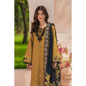 Ensemble 3 pièces Rang Rasiya : chemise en mousseline de soie brodée, dupatta imprimé en soie et pantalon - BIC-4911 - Product Image 3