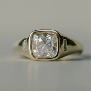 Ensemble de bagues de fiançailles Solitaire avec coussin de qualité supérieure bijoux de mariage en argent Moissanite fournisseur en gros exportation directe vendeur en gros - Product Image 1