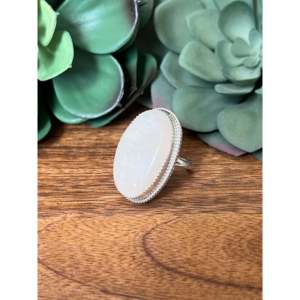 Anillo Reda Galvan con Incrustaciones de Piedras Lunares, Moderno y Elegante, con Baño de Oro Rosa, Talla 8, Regalo Perfecto - Product Image 3