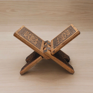 Le Rehel en bois est écologique, fabriqué à partir de matériaux renouvelables et biodégradables, magnifiquement conçu par BRUSHSTROKE BLISS. - Product Image 5