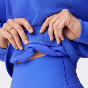 Sweat-shirt court à demi-fermeture éclair pour femme pull en polaire à logo personnalisé pour la salle de sport et vêtements décontractés - Product Image 3