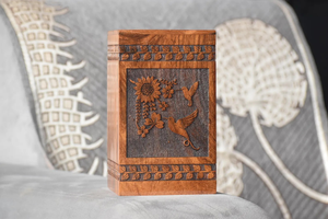 Urne en palissandre faite à la main sculptée tournesol et colibri mémorial souvenir urnes de crémation pour cendres adultes - Product Image 3