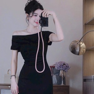 Robe longue moulante de haute qualité à épaules dénudées avec ourlet transparent - Product Image 4