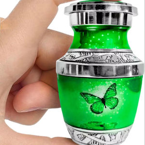 Urna Funeraria Moderna con Diseño de Mariposa, Esmalte Verde 2025, Grabado a Mano en Metal, a un Precio Accesible - Product Image 1