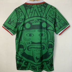 Venta al por mayor de fábrica: Camiseta de fútbol personalizada de México 2026, uniforme de fútbol para aficionados y jugadores, versión retro de la Copa Mundial - Product Image 1