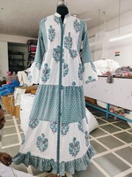 Robe maxi à volants élégante pour femmes avec bouton sur le devant, imprimé classique en blocs et coupe décontractée flatteuse, robe longue bohème de plage pour femme