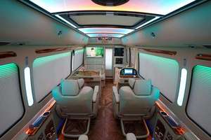 Mini Sedán de Lujo Usado, Gasolina/Automático, Volante a la Izquierda, Aleación de Aluminio, 2024, Asientos de Cuero, Techo Panorámico, Transporte de Pasajeros - Product Image 3