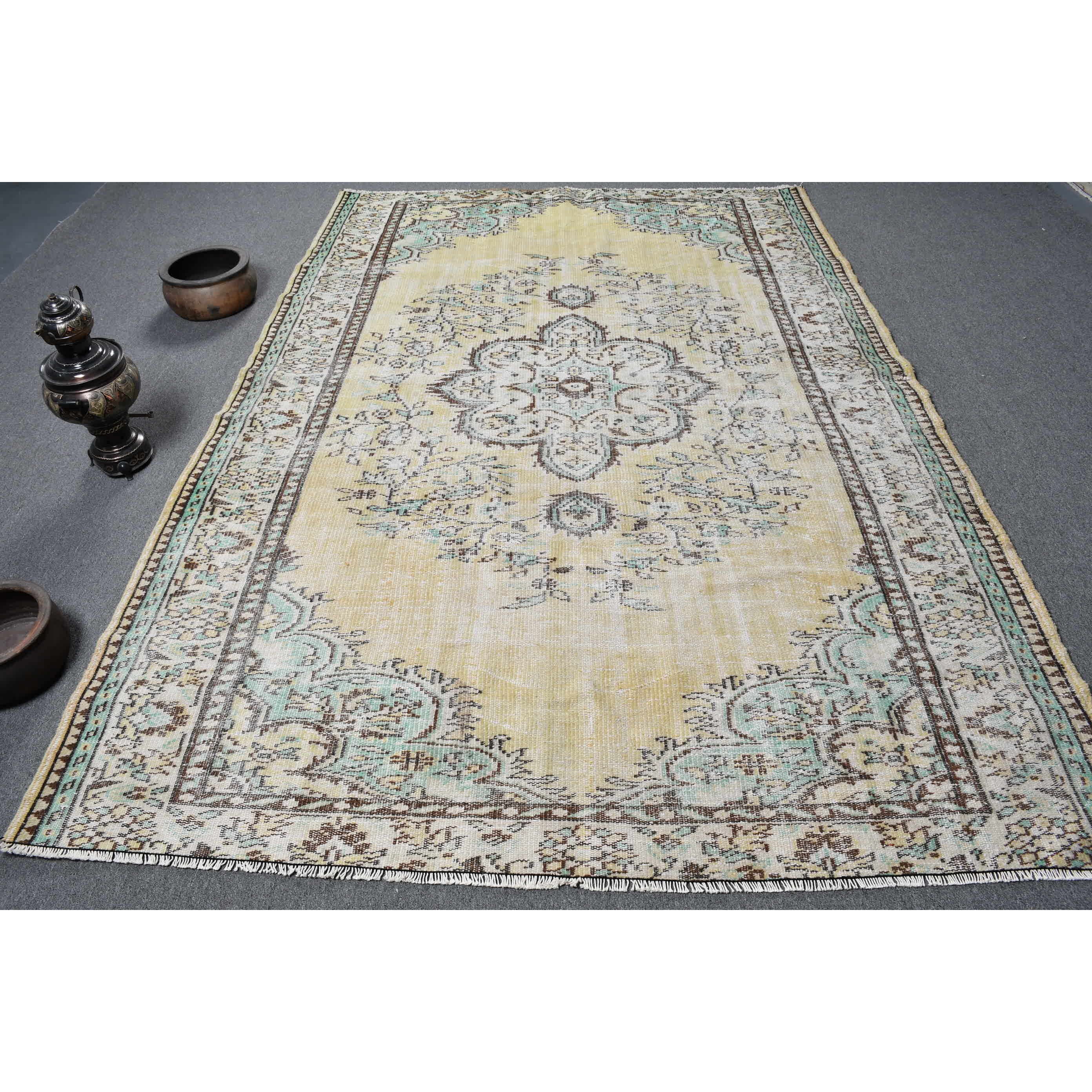 สีเหลือง