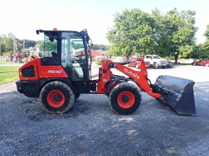 รถตักล้อยางคูโบต้า R640 ปั๊มไฮดรอลิกคาวาซากิ รุ่นปี 2023 รับน้ำหนักได้ 9 ตัน ระบบไฮดรอลิกเดนิสัน 64.4 แรงม้า เครื่องยนต์ยูโร 5/EPA - Product Image 4