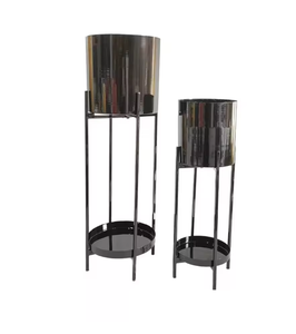 Fabricant leader de jardinières en métal de taille moyenne, finition antique, pour l'intérieur, décoration en métal pour salon, pot à fleurs - Product Image 1