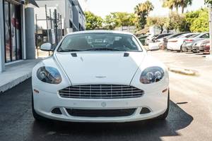 Mejor Precio para Aston-Martins DB9 2011 Usado, Coupé Deportivo de Lujo V12 Automático en Excelentes Condiciones - Product Image 1