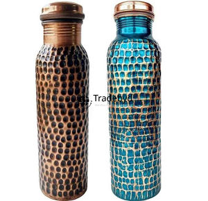 Bouteille en cuivre traditionnelle avec un style élégant adapté à une utilisation spirituelle cadeaux et routines de style de vie sain Tradebyd - Product Image 5