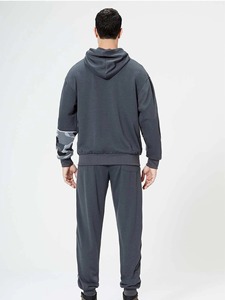 Survêtement deux pièces zippé pour homme, haute qualité, sportswear décontracté, dernier design, vente en gros disponible - Product Image 3