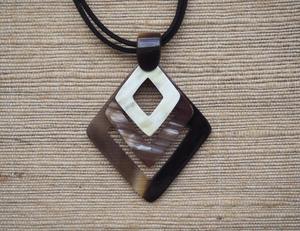 Collier pendentif en corne de buffle, bijoux tribaux naturels et durables pour femmes, haute qualité - Product Image 2