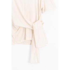 เสื้อยืดแขนสั้นแบบผูกปม - สีเอครู - Product Image 3