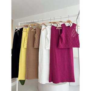 Ensemble en tricot ajouré respirant avec détail croisé dans le dos 10097 - Product Image 1