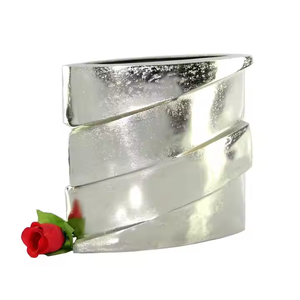 Joli vase à fleurs plaqué argent en gros nouvelle conception 2025 maison décorative haut design pot de fleur en métal à un prix abordable - Product Image 1