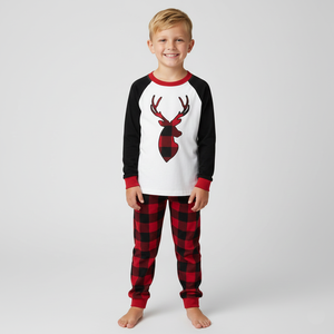 โรงงานผลิตชุดนอนครอบครัวลายกวางเรนเดียร์สำหรับคริสต์มาสจากกัมพูชา สำหรับเด็กและผู้ใหญ่ ปลอดภาษีสำหรับส่งออกไปยังสหภาพยุโรป/แคนาดา รับผลิตแบบ OEM/ODM กำลังการผลิตเดือนละ 10,000 ชุดขึ้นไป - Product Image 1