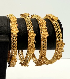 Juego de 4 Brazaletes de Alta Calidad Chapados en Oro de 24 Quilates de Dubái para Mujer, Populares y Económicos, Accesorios de Moda de 2 GRM - Product Image 1