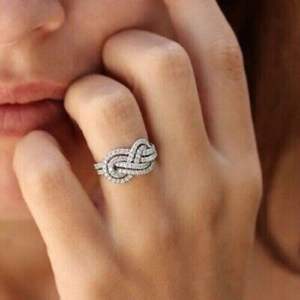 Anillo de compromiso de diamantes de moissanita de Plata de Ley 925, anillo de bodas de diamantes de moissanita de plata esterlina para exportar desde la India - Product Image 3