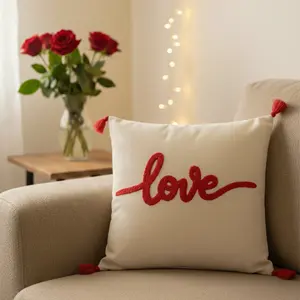 Cojín Cuadrado de Tela de Algodón con Bordado 'Signature Love' Hecho a Mano, Diseño Especial para el Día de San Valentín - Product Image 2