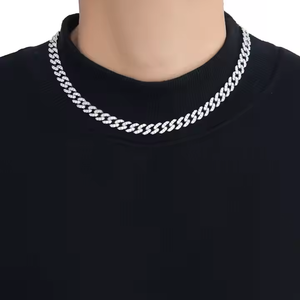 Collier chaîne cubaine inspiré de la rue, diamant moissanite étincelant, bijoux hip-hop glacés pour un look urbain, en provenance d'Inde - Product Image 3