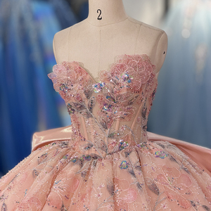 Vestido de Quinceañera Glamuroso Rosa con Estampado de Corazones, Largo hasta el Suelo, con Cola de Capilla y Lazo, 100% Poliéster, Modelo 6985 - Product Image 5