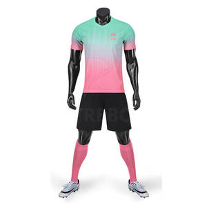 Uniformes de Fútbol para Hombre al por Mayor, Tallas Grandes, Sostenibles, 100% Poliéster, Ligeros, de Secado Rápido, Personalizables y Transpirables - Product Image 1