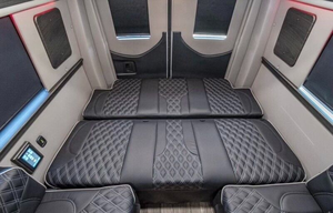 Furgoneta de Carga AWD Usada, Transmisión Automática de Alta Resistencia, Asientos de Cuero, Cámara Trasera, Volante a la Izquierda, Stock de Japón - Product Image 5