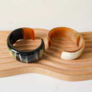 Joyería de Cuerno de Búfalo Personalizada, Brazalete Hecho a Mano con Cuero Natural para Minoristas - Product Image 4