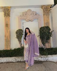 Colección de Vestidos de Diseñador a la Moda, Tela con Diseño de Bordado con Hilos para Vestidos de Fiesta para Mujer - Product Image 3