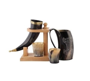 Taza de Cuerno Vikingo Natural con Asa y Soporte de Madera, Hecha a Mano, para Cerveza y Vino, Decoración Nórdica para Bar, Bodas y Fiestas - Product Image 1