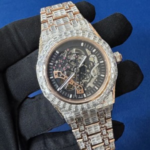 Reloj de pulsera de moda estilo hip hop con diamantes de moissanita y acero inoxidable, disponible para hombres y mujeres, disponible en grandes cantidades, de lujo. - Product Image 2