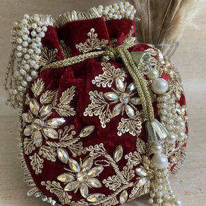 2025 @ Femmes brodées à la main sur des sacs potli marron sur tissu de velours avec des perles de verre en cristal embellies, travail Dabka - Product Image 1