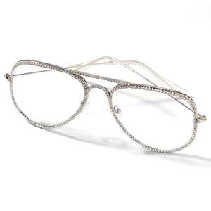 Lunettes de soleil en métal et verre de qualité supérieure, personnalisables en gros, signalent instantanément confiance et style. - Product Image 2