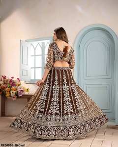 Ensemble de lehenga choli exclusif brodé au filet avec des sequins et un motif de codage, parfait pour les fonctions nuptiales, les réceptions et les fêtes - Product Image 3