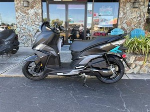 Scooter Urbain Électrique/à Injection Électronique DC SUPER PREMIUM 14 200i Monocylindre pour Trajets Urbains Origine États-Unis - Product Image 4