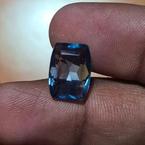 Pierre précieuse naturelle de forme coussin bleue pour la fabrication de bijoux en provenance d'Afghanistan - Product Image 1