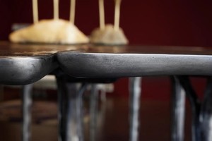 Table Oste Table de salle à manger moderne irrégulière en béton avec pieds en métal uniques Mobilier contemporain Salon Cuisine Restaurant - Product Image 5