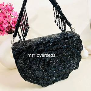 Pochette de broderie perlée élégante pour femmes Sac à main Perles de rocaille artisanales avec chaînes et boutons Décoration pour filles - Product Image 4