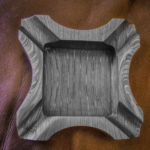 Cendrier en acier Damas artisanal, accessoire de fumeur en métal massif, élégant porte-cendres de table pour cigares et cigarettes - Product Image 3