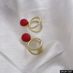 ต่างหูดีไซน์เนอร์ประดับอัญมณีสีทองปะการังสีแดงต่างหูทองเหลืองรูปทรงเรขาคณิตต่างหูที่สวยงามสำหรับการหมั้น - Product Image 1