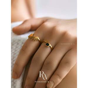 Anello Sigillo Celestial Gold Sunburst con Intarsio Inossidabile, Anello Impilabile di Tendenza con Design Sole e Stella, Regalo per Lei - Product Image 5