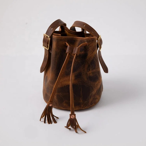 Bolso Tipo Cubo de Cuero Genuino Rojo con Cordón y Borla, Estilo Vintage, Bolso de Mano para Mujer para Uso Diario - Product Image 2