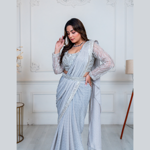 Saree pré-drapé d'élégance argentée scintillante en tissu moulant avec broderie à la main de l'Inde aux prix de gros - Product Image 3