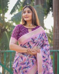 ส่าหรีดีไซเนอร์ของผู้หญิงที่มีชิ้นส่วนเสื้อและผ้าลินินพิมพ์ดิจิตอลด้วยขอบแจ็คการ์ดสีทอง - Product Image 4