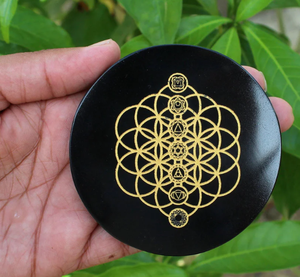 Placa de carga de ágata negra con grabado, símbolo de energía: ágata negra, cristal de carga, posavasos - Product Image 2