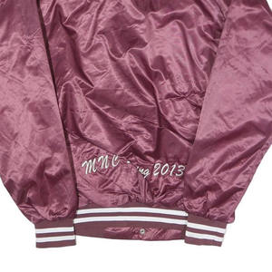 แจ็คเก็ตเบสบอลผู้ชาย OMEGA Psi Phi Sorority แบบเคลือบลายนูน พร้อมปกตั้งและโลโก้ด้านหน้า ดีไซน์ตัวอักษรกรีกคุณภาพสูง - Product Image 4