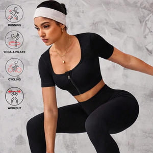 Ensemble d'entraînement personnalisé pour femmes T-shirt et legging zippés et respirants Vêtements de sport à séchage rapide pour le yoga, la course et l'entraînement - Product Image 4